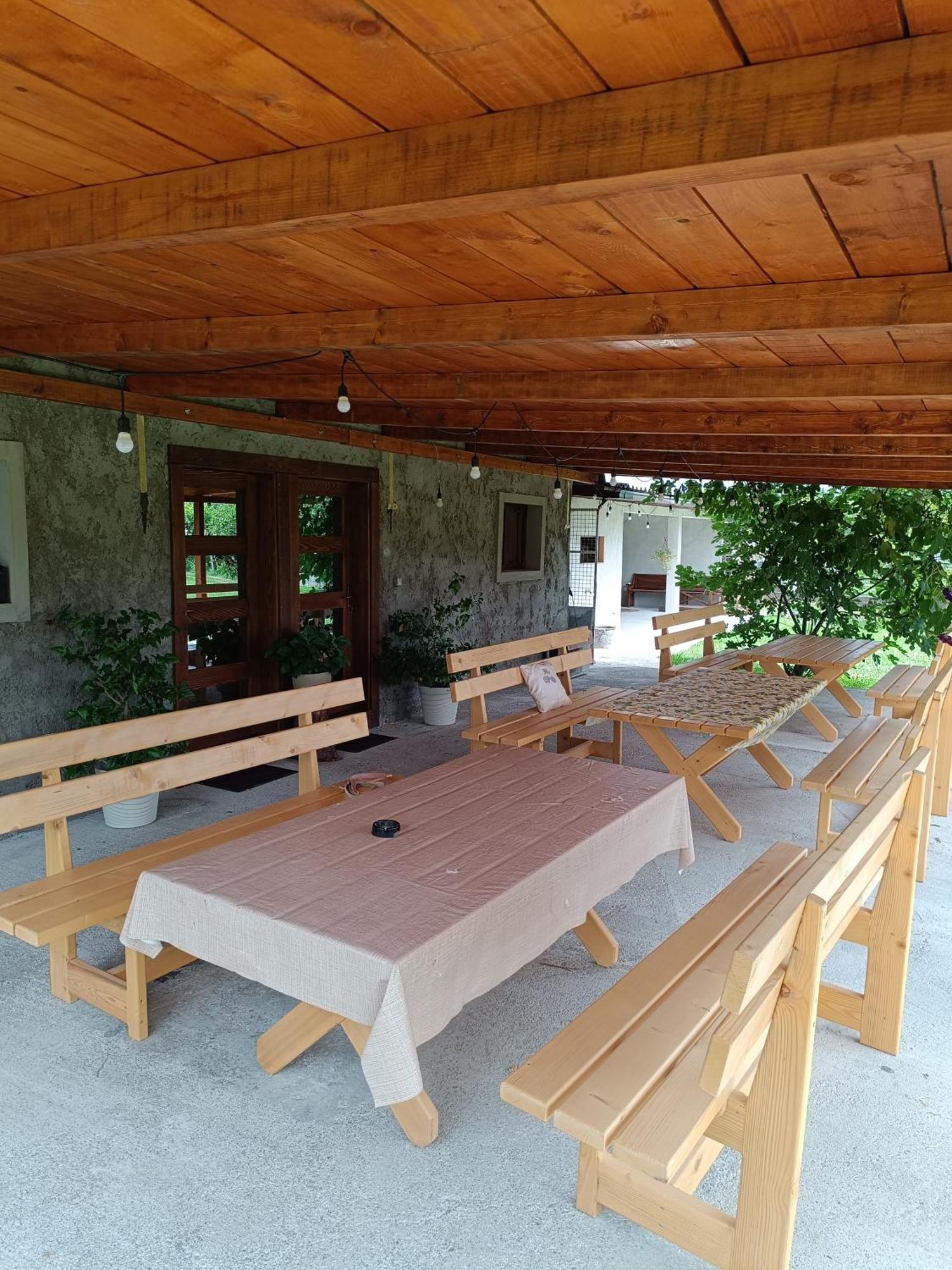 Balabani Local Stay Golubovci Exterior photo