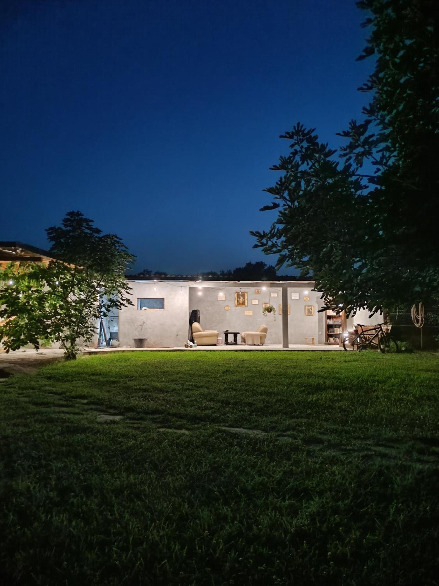 Balabani Local Stay Golubovci Exterior photo